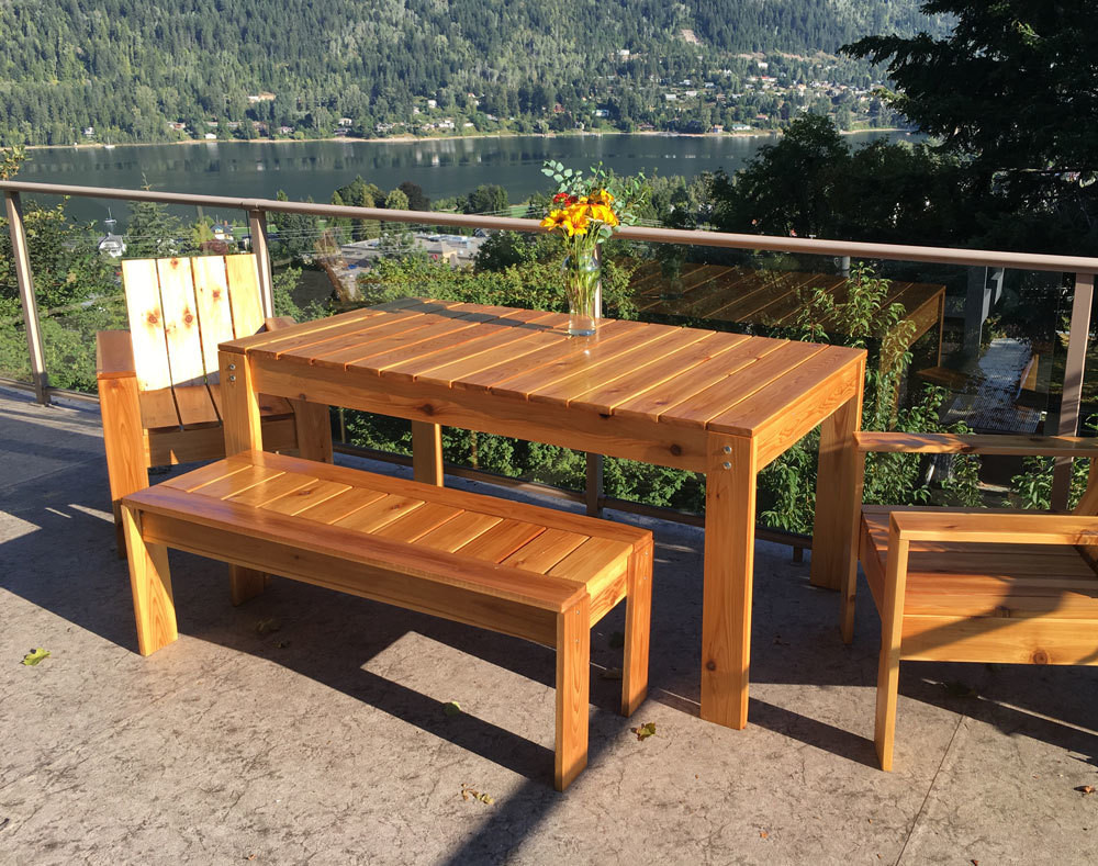 Outdoor Table DIY
 Simple Outdoor Dining Table