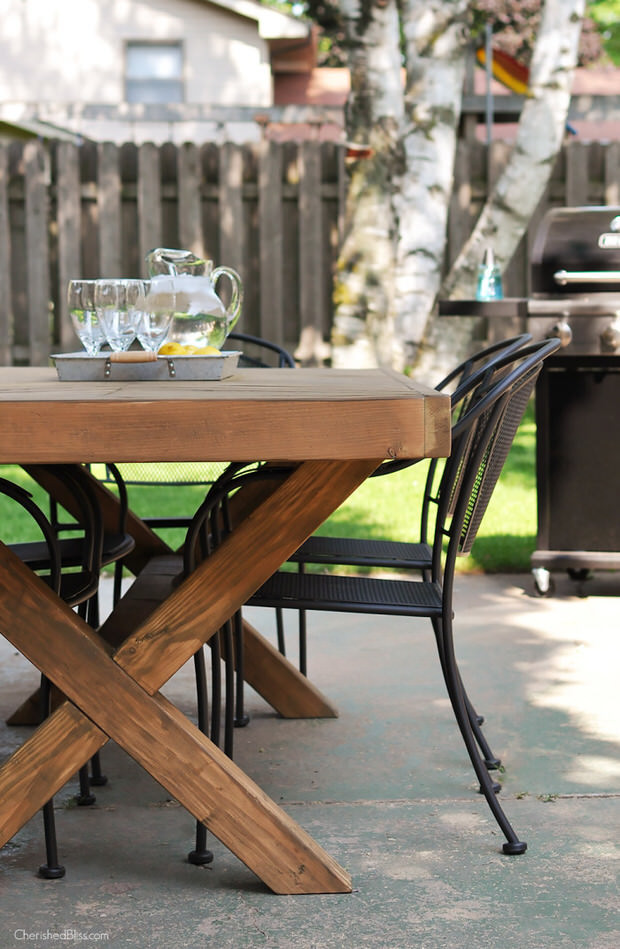 Outdoor Table DIY
 DIY Outdoor Dining Tables