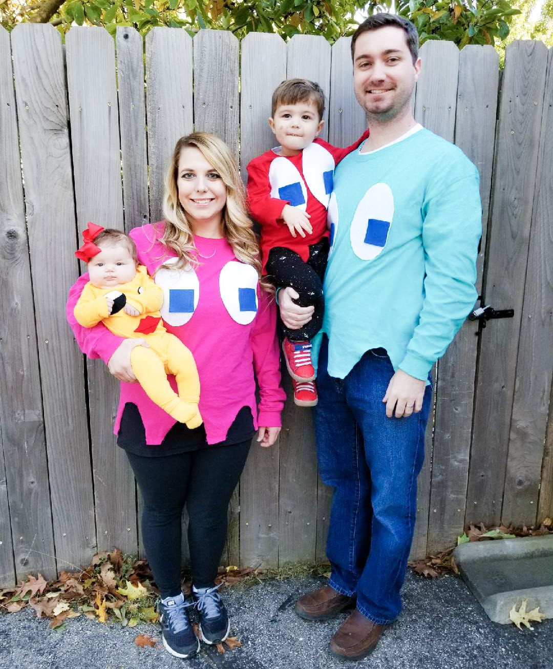 Pacman Costumes DIY
 40 Cute Creative Halloween Costume Ideas Kindly Unspoken