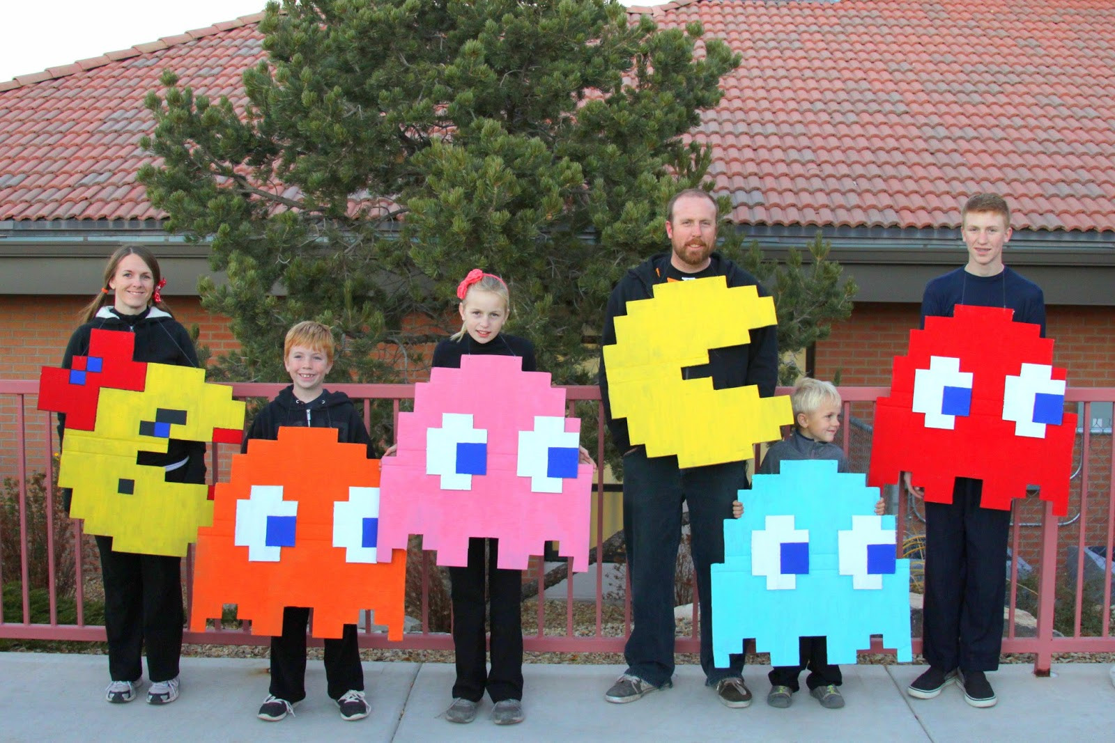 Pacman Costumes DIY
 Li l Buck s Creations Homemade Pac Man Halloween Costumes