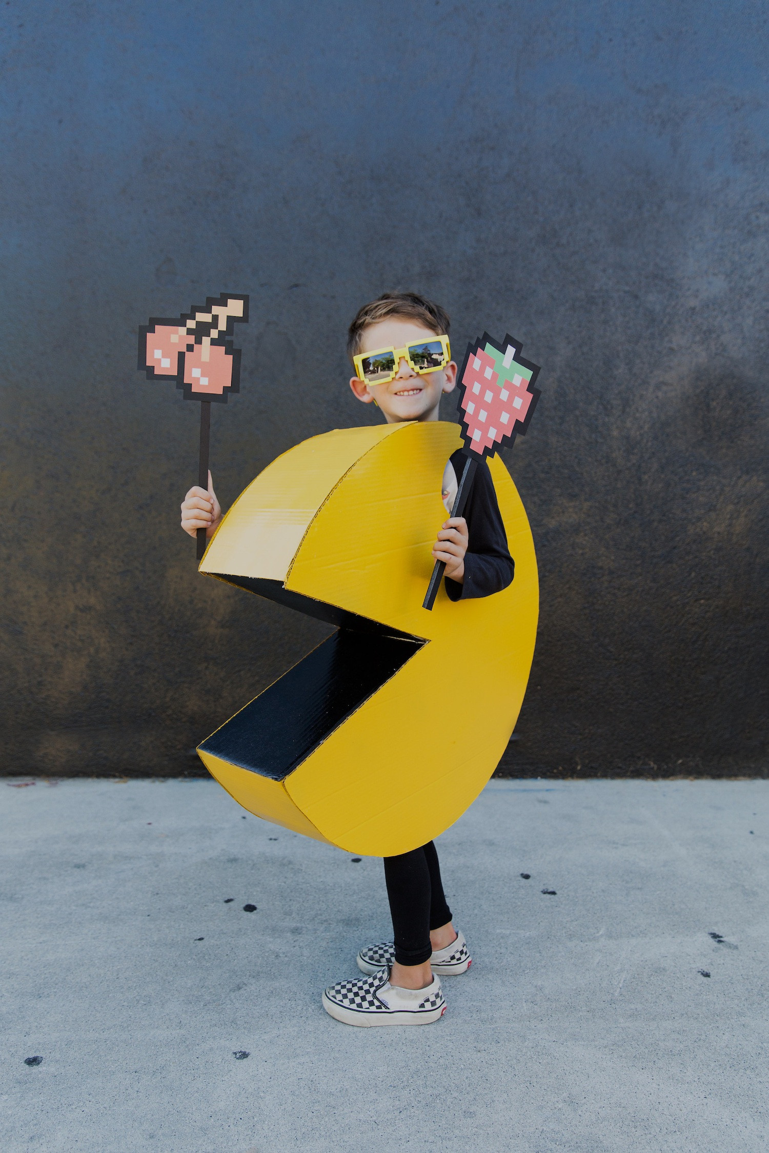 Pacman Costumes DIY
 DIY Kids PAC MAN Halloween Costume The Effortless Chic