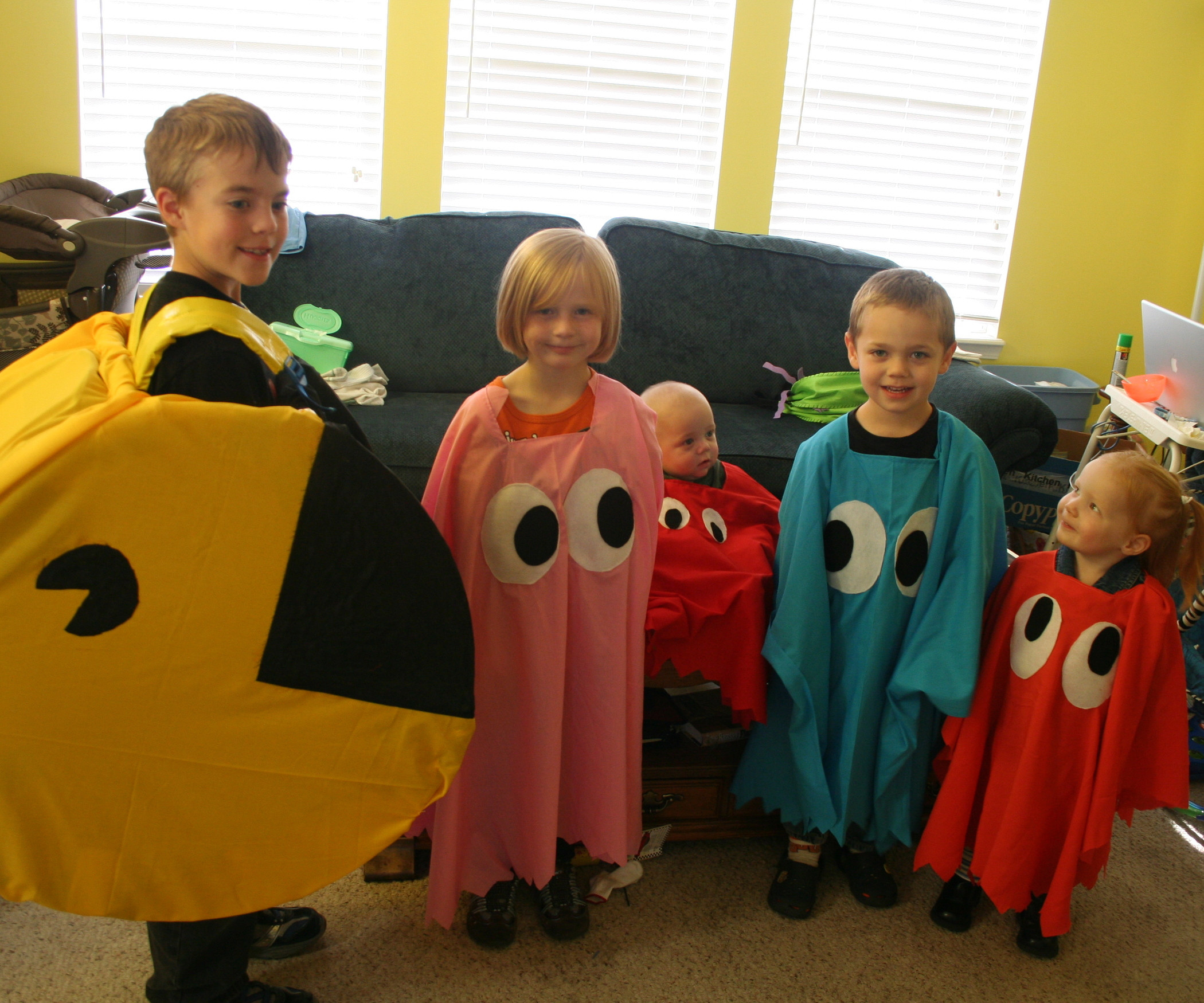 Pacman Costumes DIY
 Pac Man and the ghosts costumes