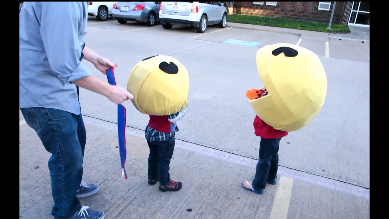 Pacman Costumes DIY
 DIY PACMAN COSTUME