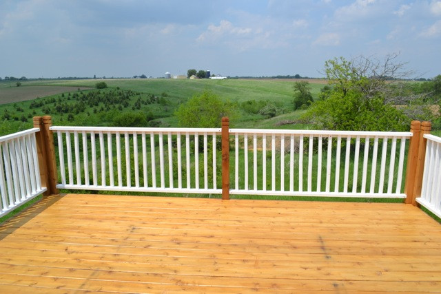 Painted Deck Rails
 How to paint porch rails and stain a new deck NewlyWoodwards