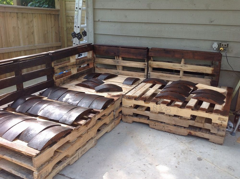 Pallet Outdoor Furniture DIY
 Hometalk