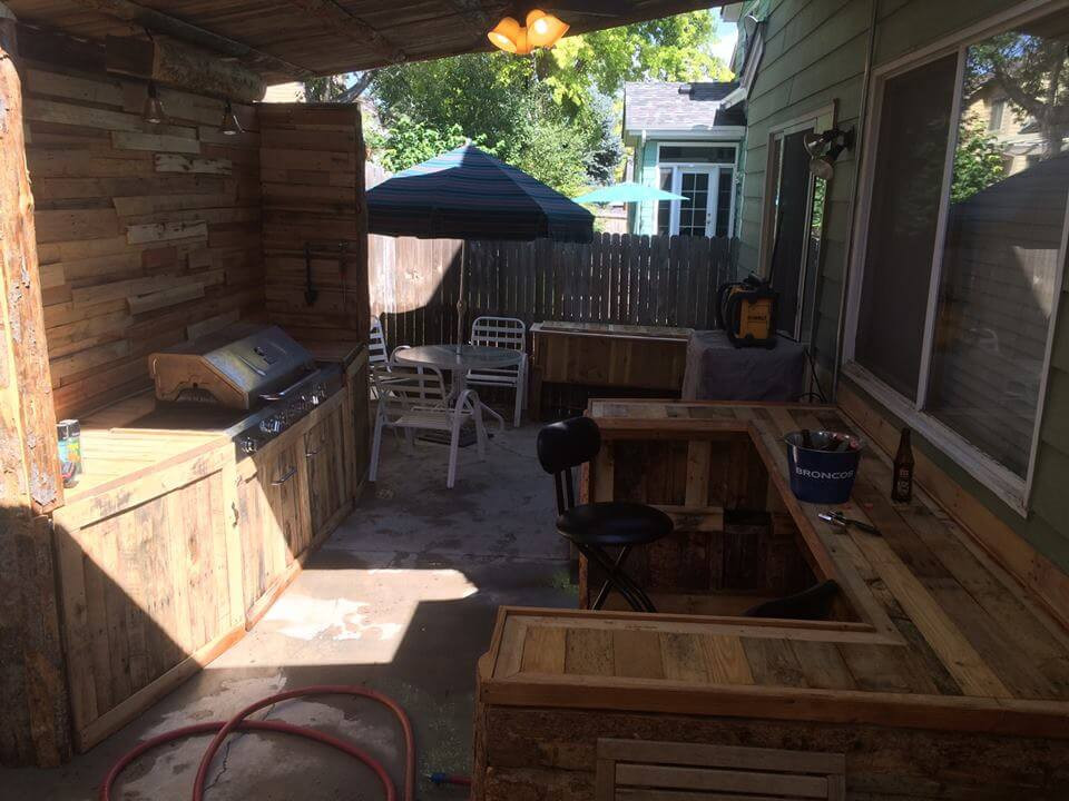 Pallet Outdoor Kitchen
 Upcycled Pallet Outdoor Kitchen