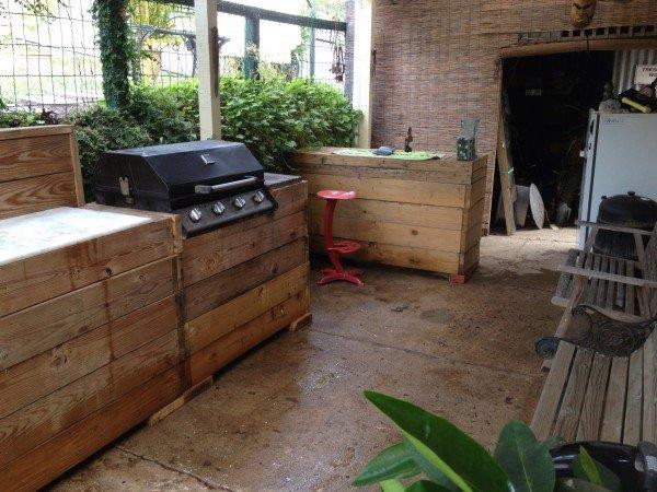 Pallet Outdoor Kitchen
 Most Interesting Outdoor Kitchen Made from Pallets