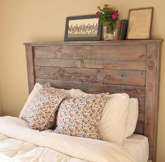 Pallet Wood Headboard DIY
 DIY Rustic Pallet Headboard