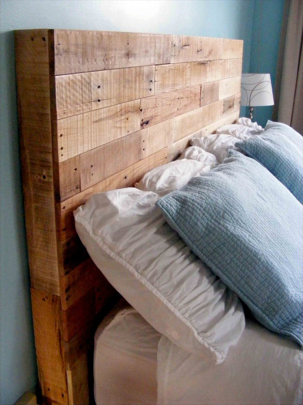 Pallet Wood Headboard DIY
 DIY Reclaimed Wooden Pallet Headboard