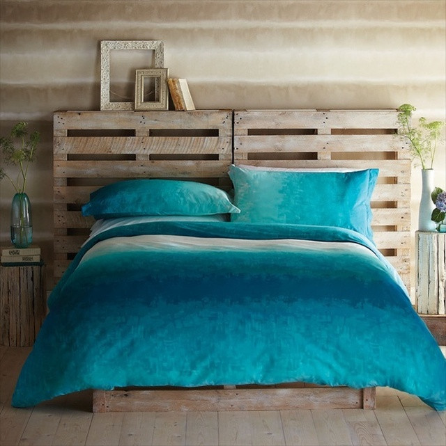 Pallet Wood Headboard DIY
 27 DIY Pallet Headboard Ideas