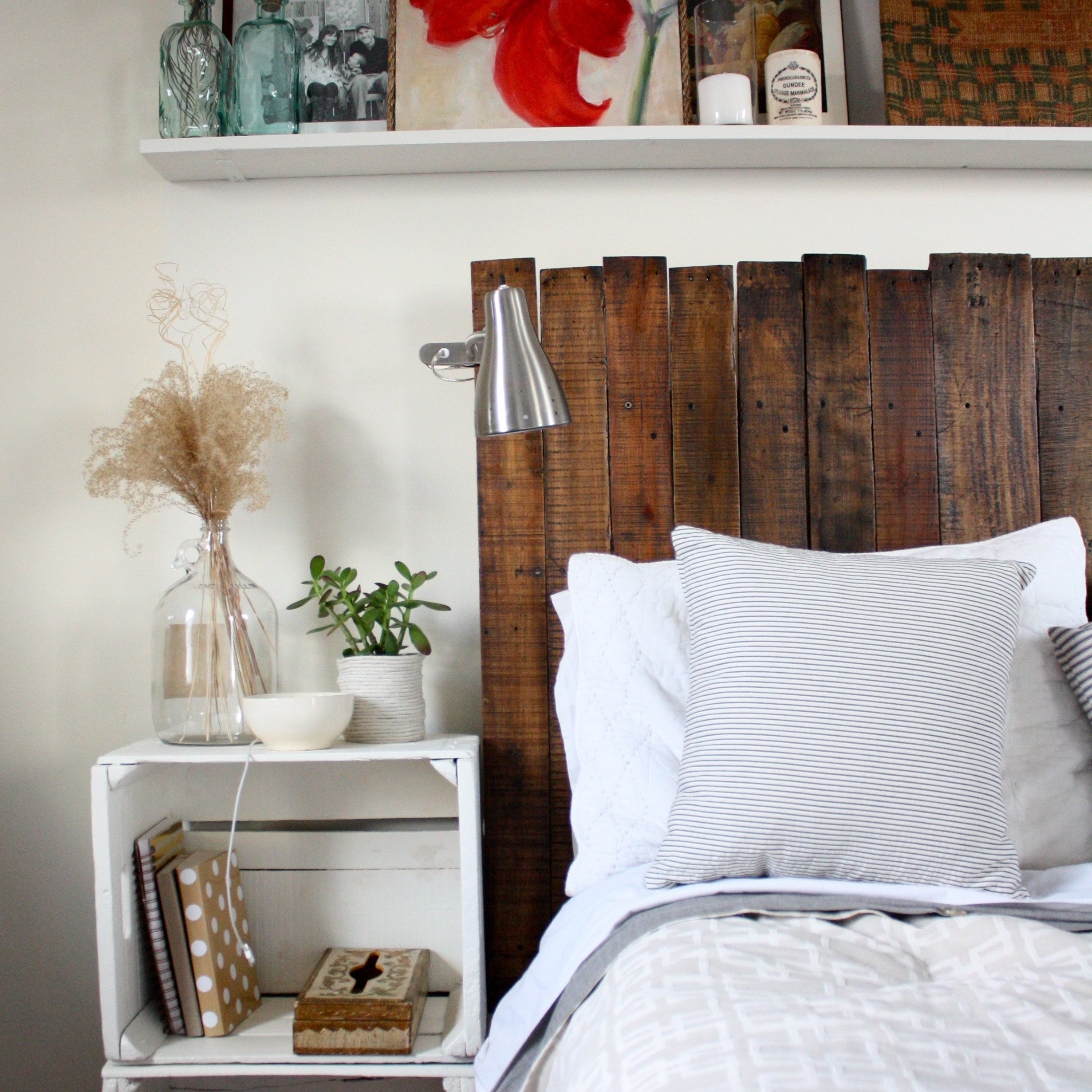 Pallet Wood Headboard DIY
 11 Easy And Bud Friendly DIY Pallet Headboards