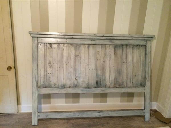 Pallet Wood Headboard DIY
 DIY Pallet Wood Farmhouse Style Headboard