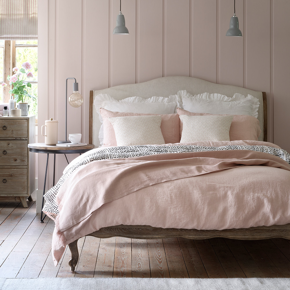 Pink Bedroom Decorations
 Pink bedroom ideas that can be pretty and peaceful or