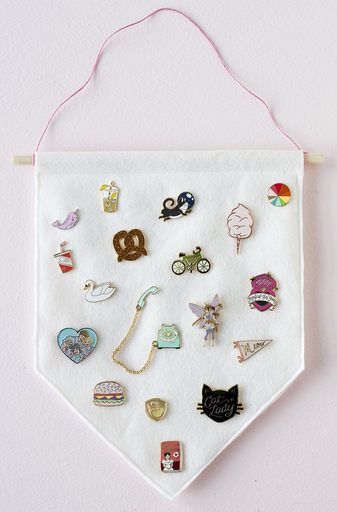 Pins Diy
 DIY Enamel Pin Banner – Felicette