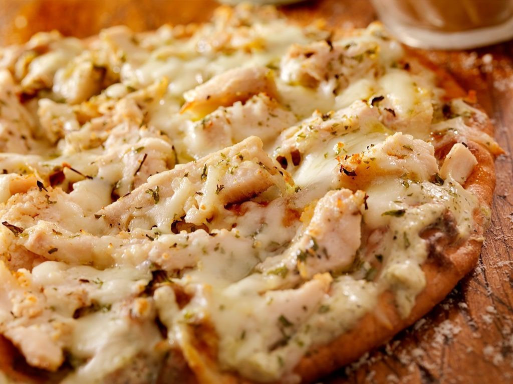 Pizza Hut Chicken Alfredo Recipe
 Chicken Alfredo Pizza [Homemade] Easy Chicken Alfredo Pizza