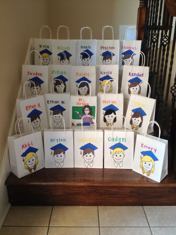 Preschool Graduation Gift Bag Ideas
 Easy Elementary School Graduation Goo Bags Cut out