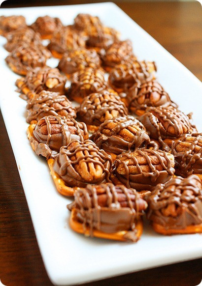 Pretzels Caramel Chocolate
 Chocolate Caramel Pecan Pretzel Bites