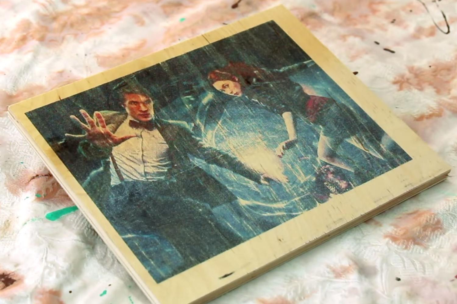 Prints On Wood DIY
 DIY video shows you how to print on wood with an inkjet