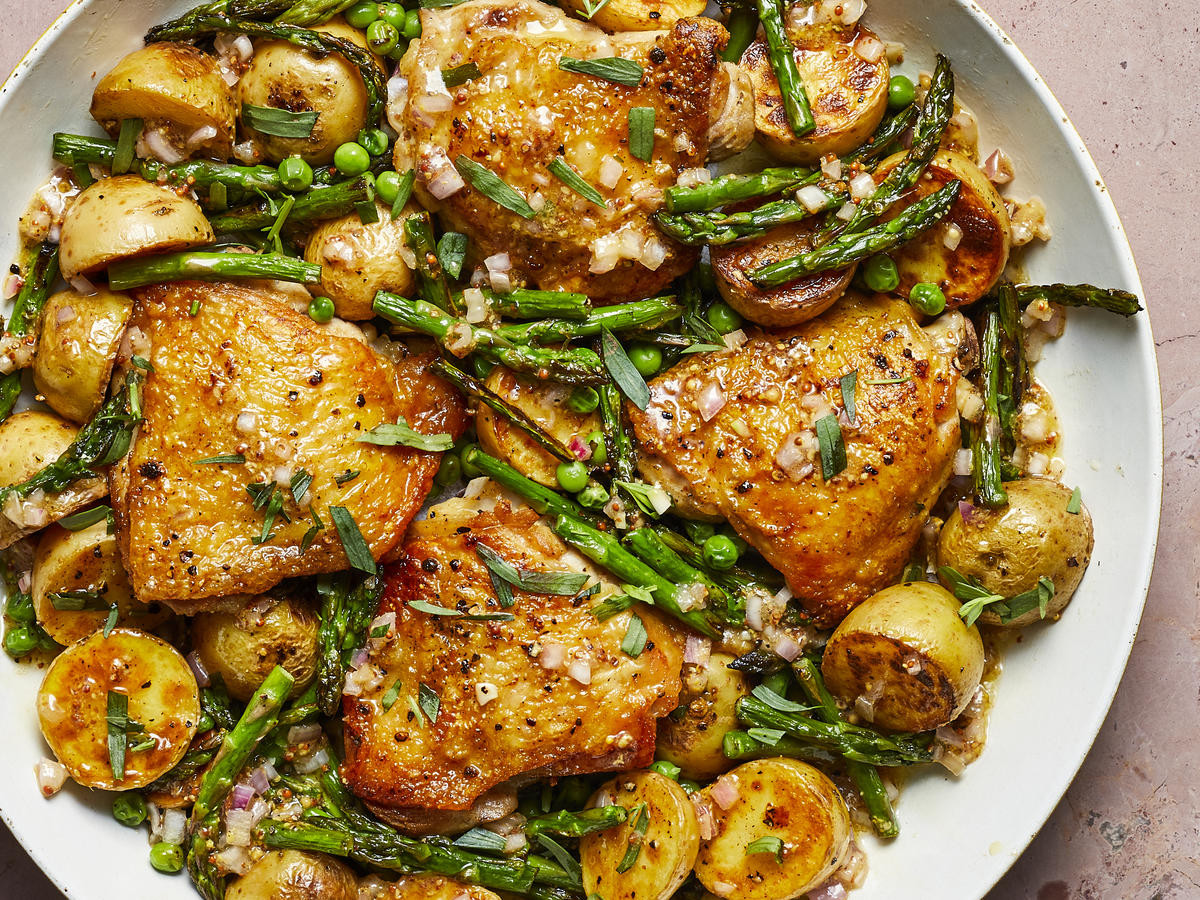 Quick And Easy Chicken Dinners Recipes
 Skillet Chicken Thighs with Spring Ve ables and Shallot