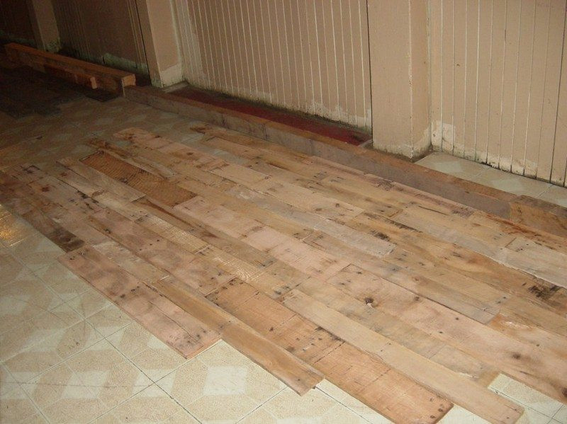 Reclaimed Barn Wood Flooring DIY
 DIY Pallet Flooring