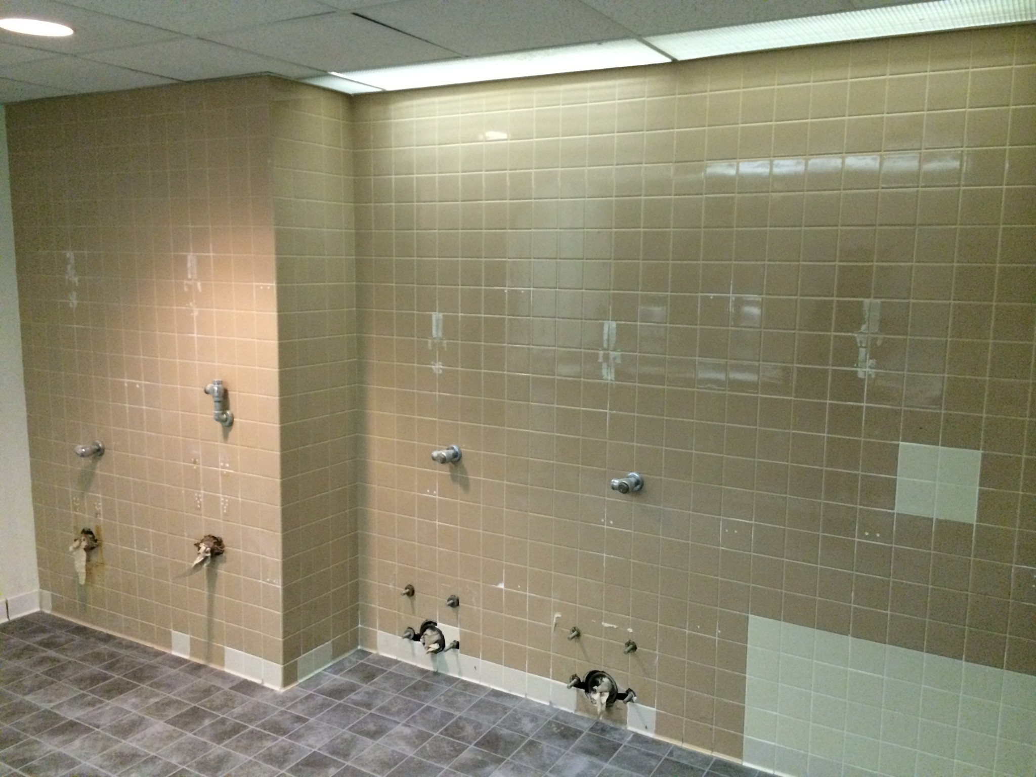 Resurface Bathroom Tiles
 Wall and Floor Tile Reglazing and Refinishing