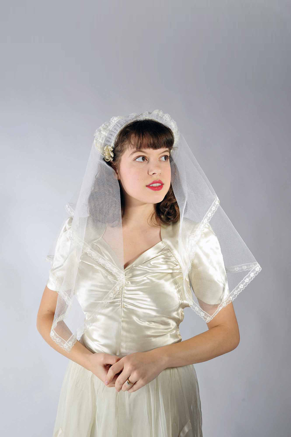 Retro Wedding Veils
 Vintage 1940s Wedding Veil Tulle and Lace Wedding Headpiece