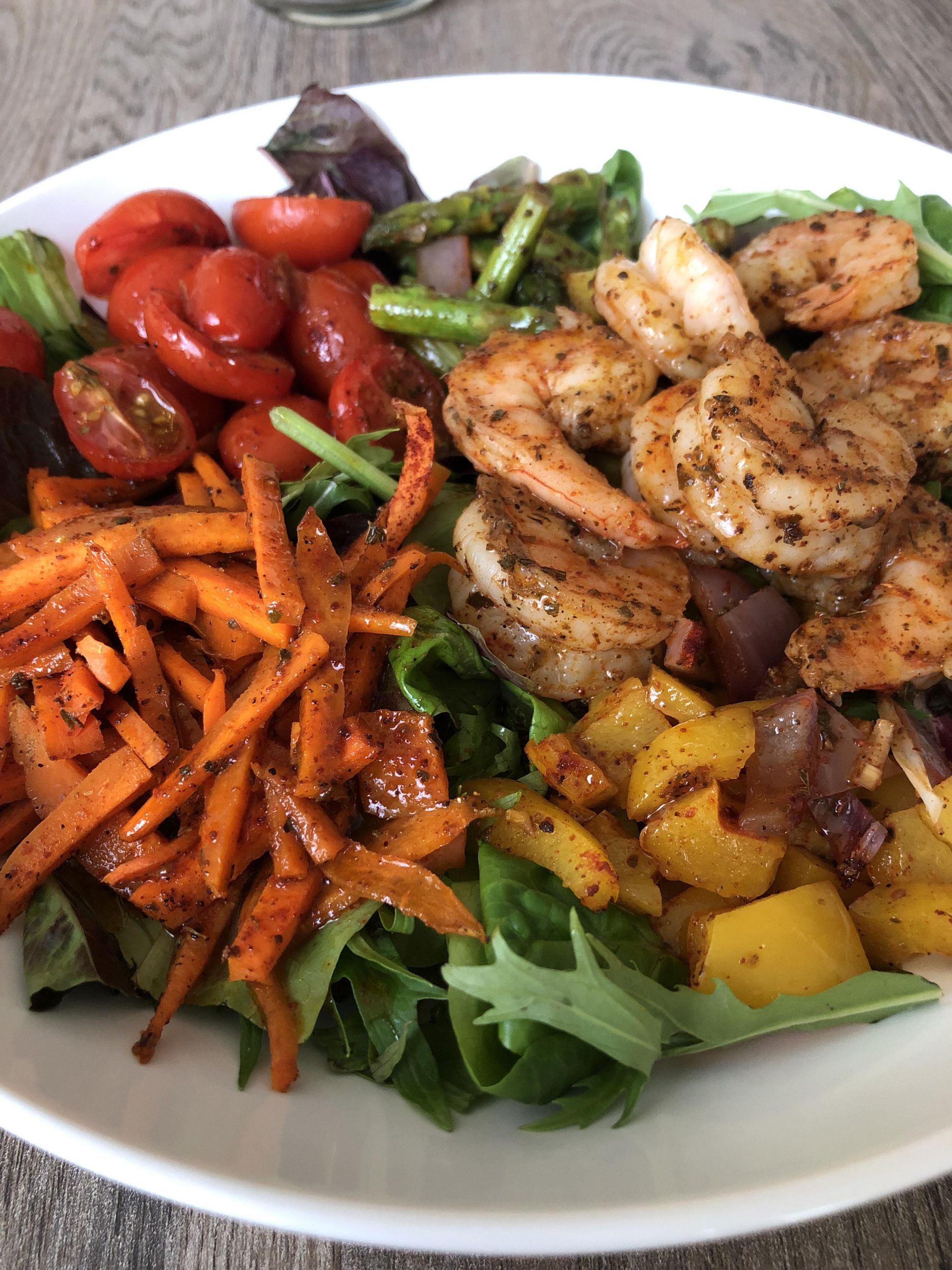 Roasted Shrimp Salad
 [Homemade] Roasted shrimp and ve able salad with chili