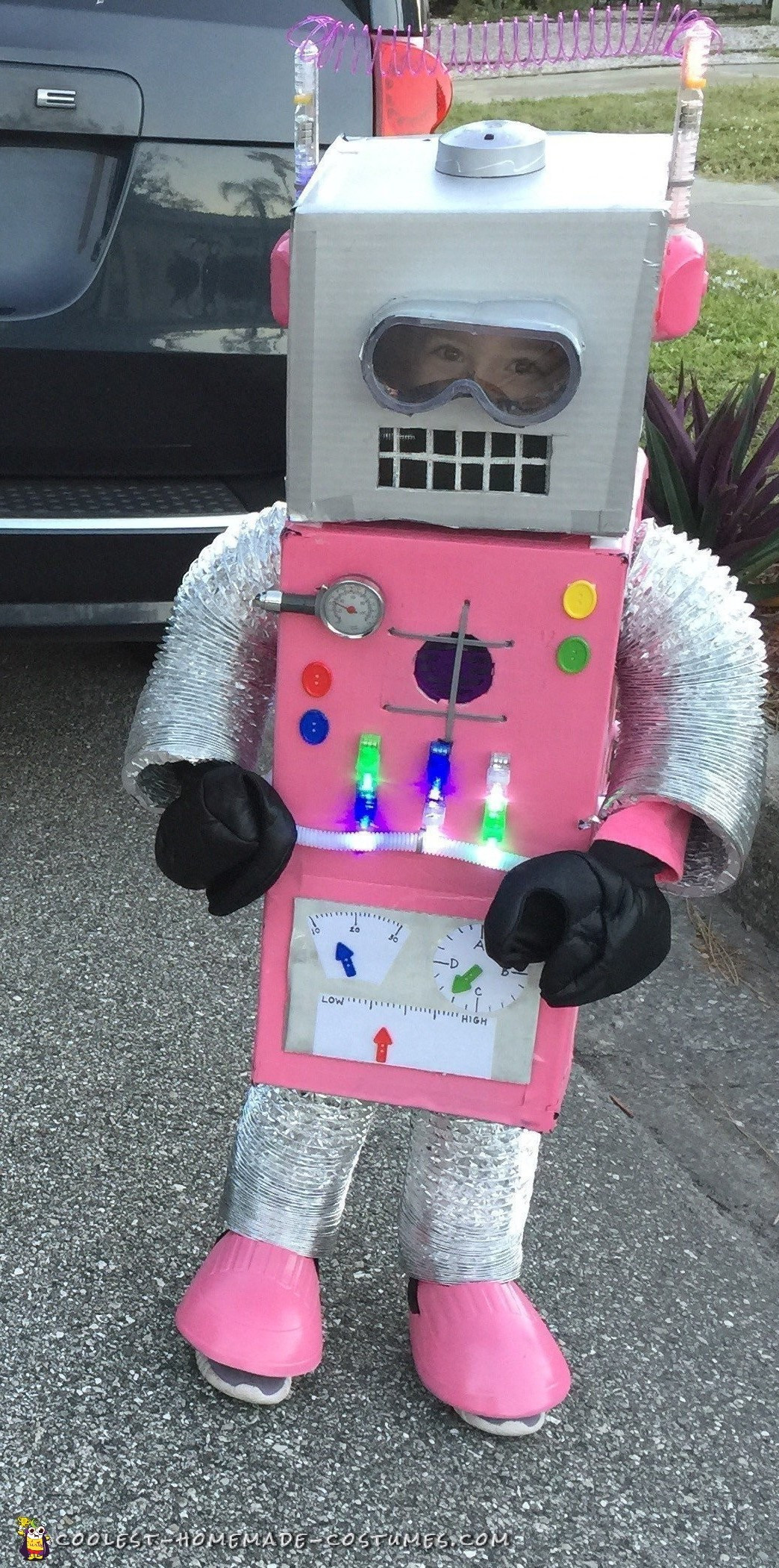 Robot Costume DIY
 Amazingly Adorable DIY Pink Robot Costume