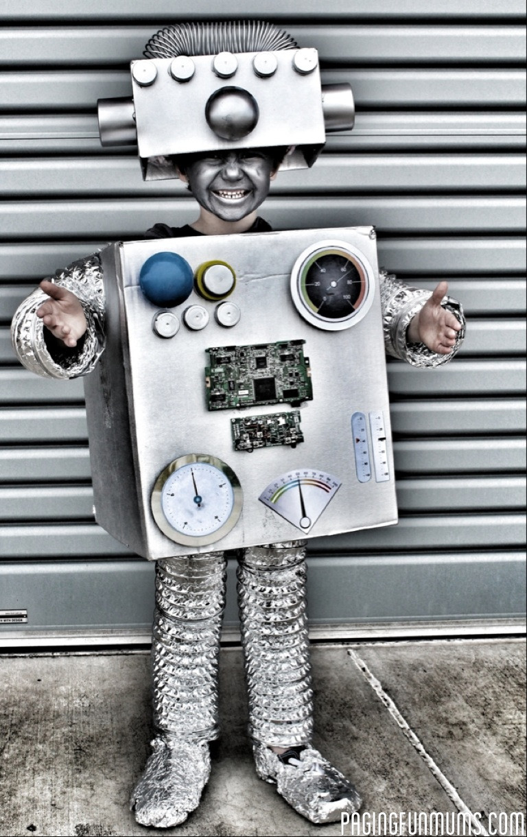 Robot Costume DIY
 How to make the coolest Robot Costume Ever