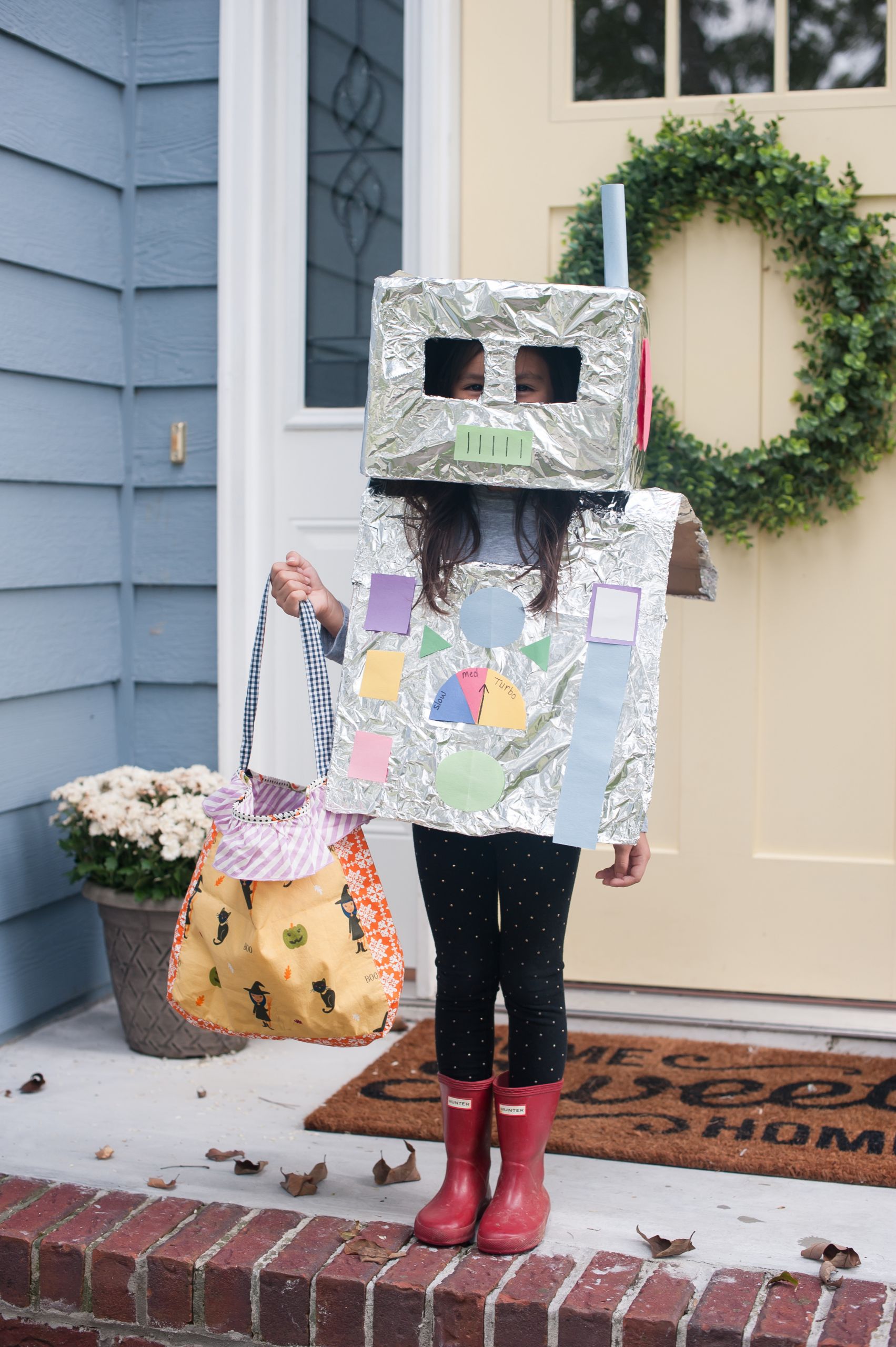 Robot Costume DIY
 DIY Halloween Costumes for Babies Toddlers & Kids