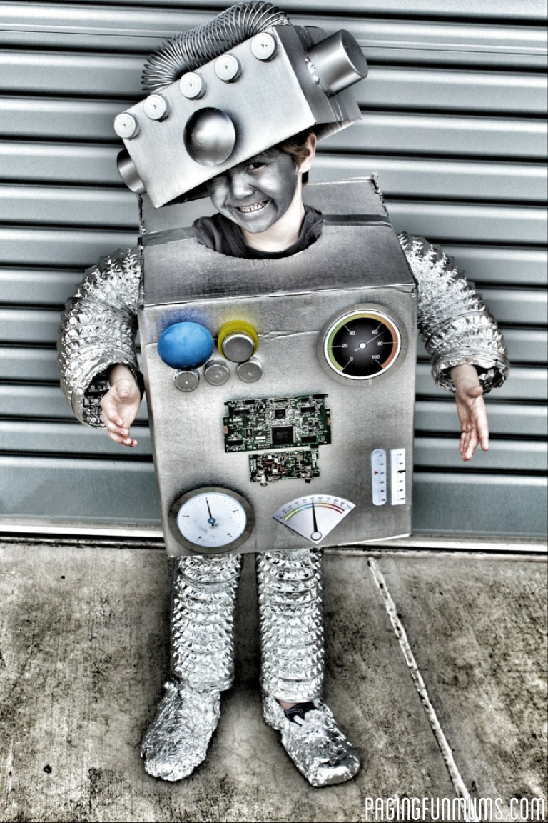 Robot Costume DIY
 How to make the coolest Robot Costume Ever