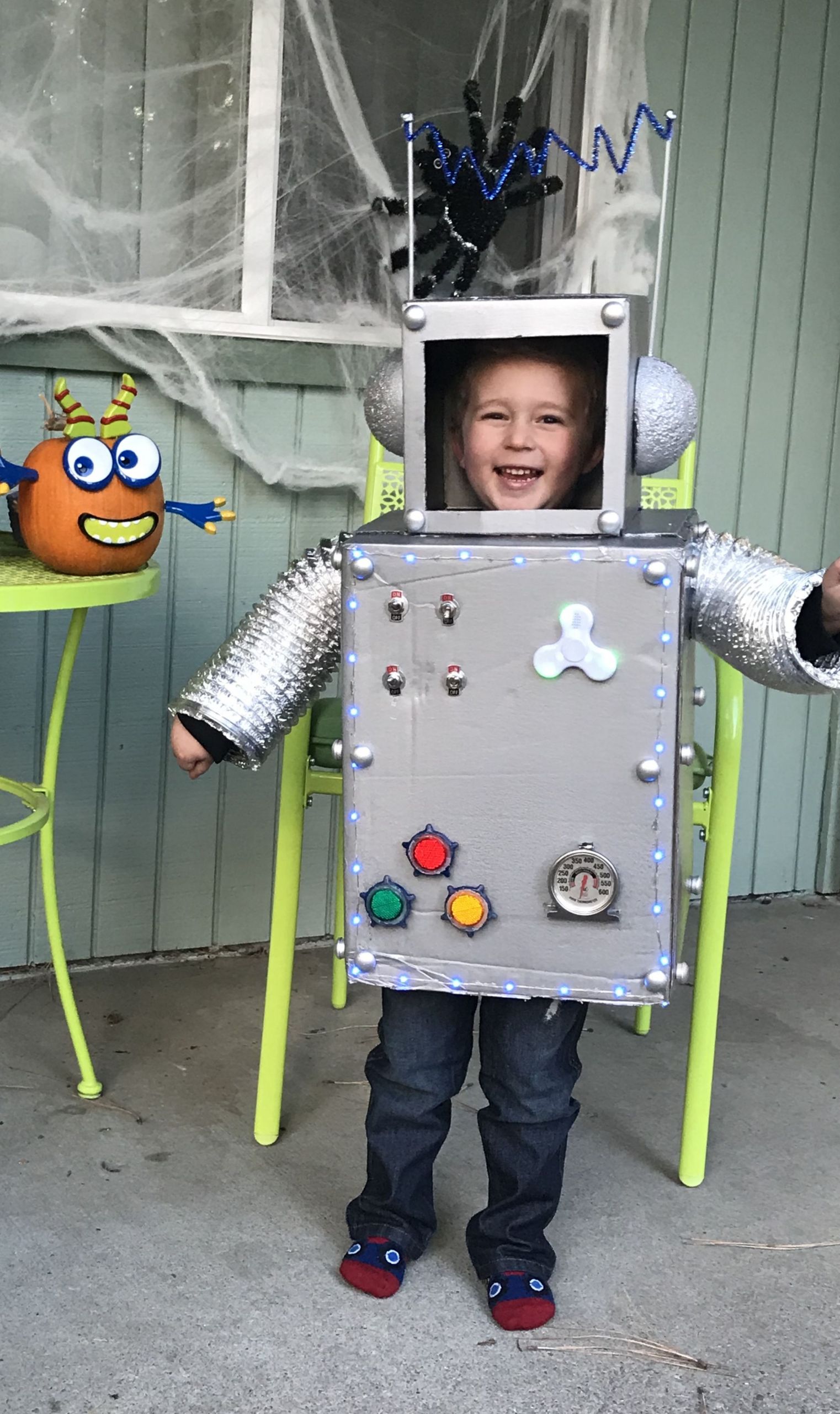 Robot Costume DIY
 Pin by Brandi Hoots Roque on fun to do s halloween With