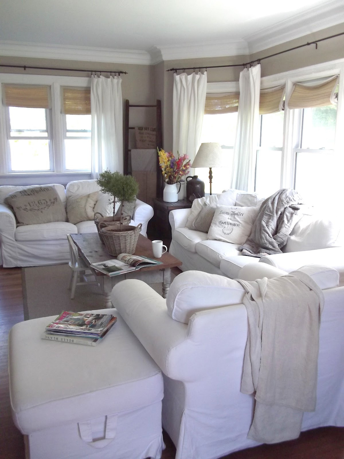 Rustic Farmhouse Living Room
 Rustic Farmhouse In The Livingroom Today