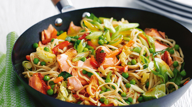 Salmon And Noodles
 Salmon With Broccoli Carrots And Rice Noodles Healthy