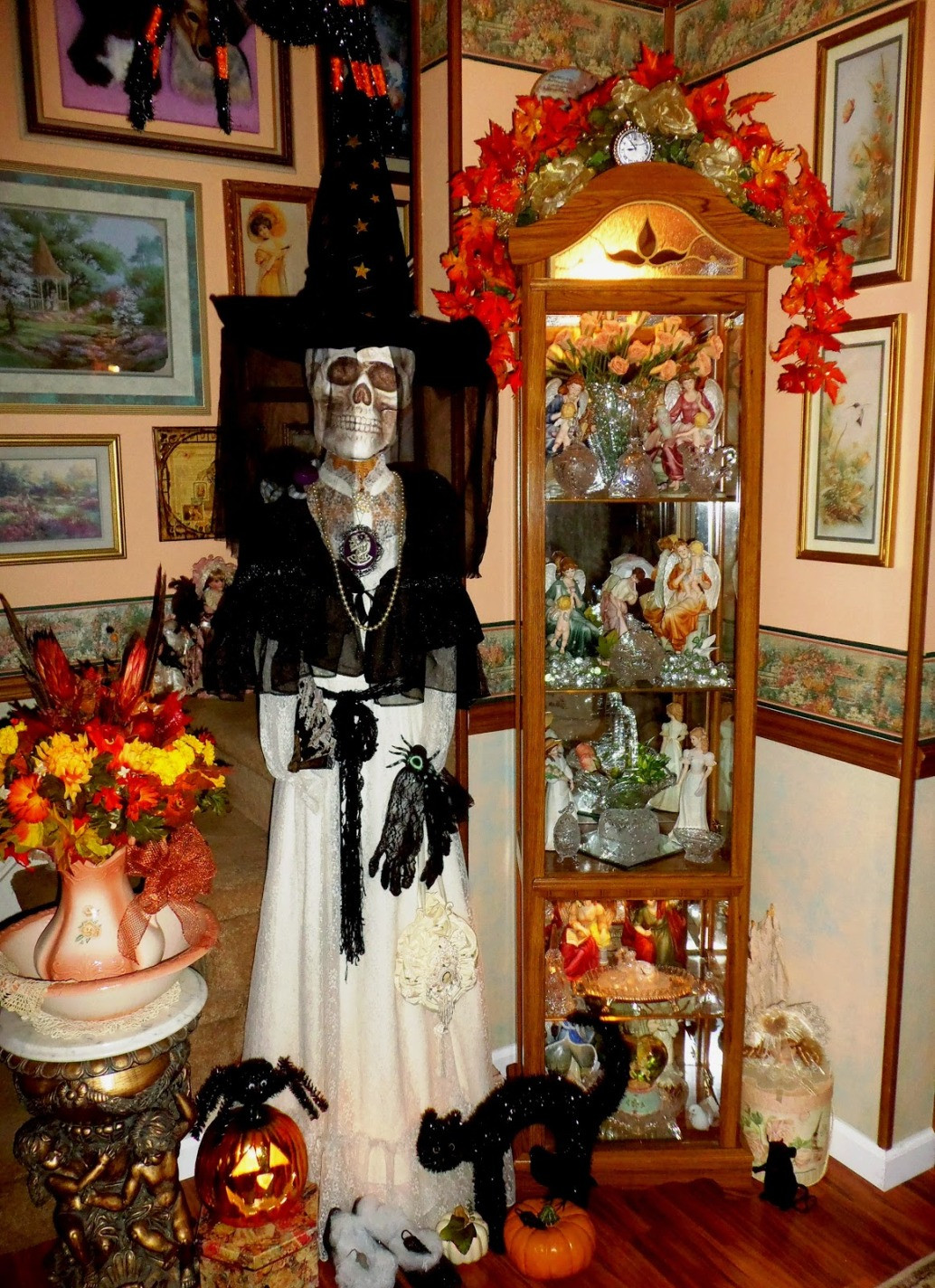 Scary Halloween Party Decoration Ideas
 33 Spooky & Scary Halloween Decorations For 2016