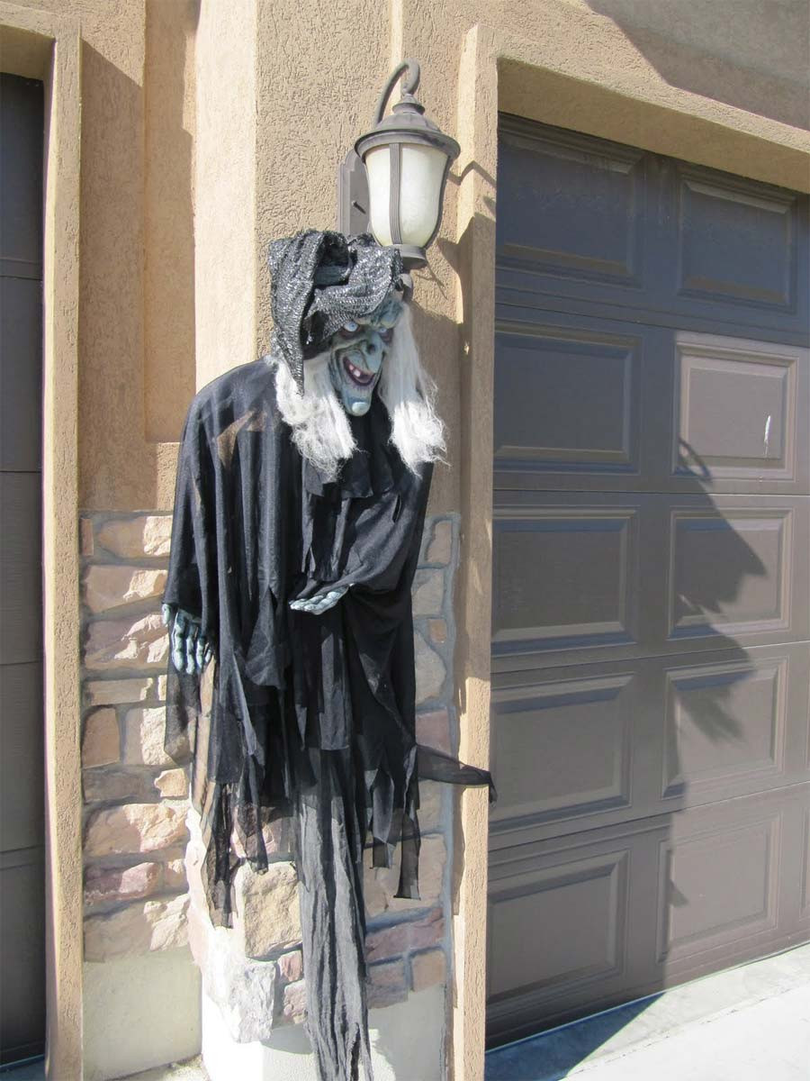 Scary Outdoor Halloween Decorations
 Scary Halloween Decorations We Need Fun