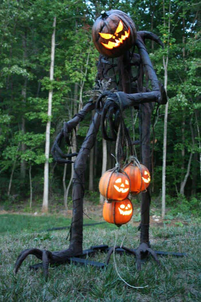 Scary Outdoor Halloween Decorations
 21 Incredibly creepy outdoor decorating ideas for Halloween