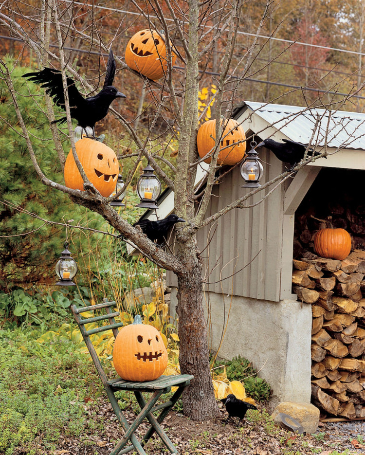 Scary Outdoor Halloween Decorations
 9 Scary & Brilliant Outdoor Halloween Decoration Ideas