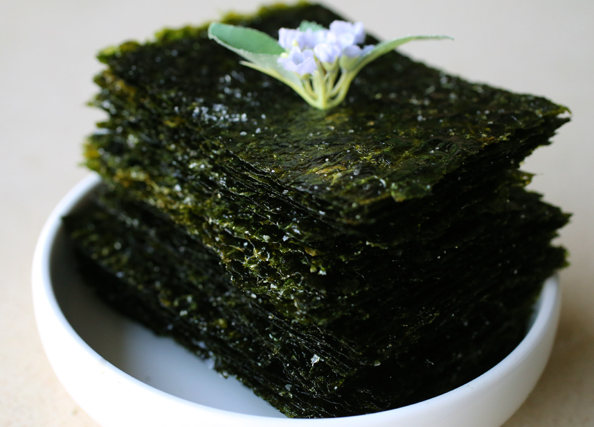 Seaweed Snacks Recipe
 Roasted seaweed sheets Gim gui recipe Maangchi