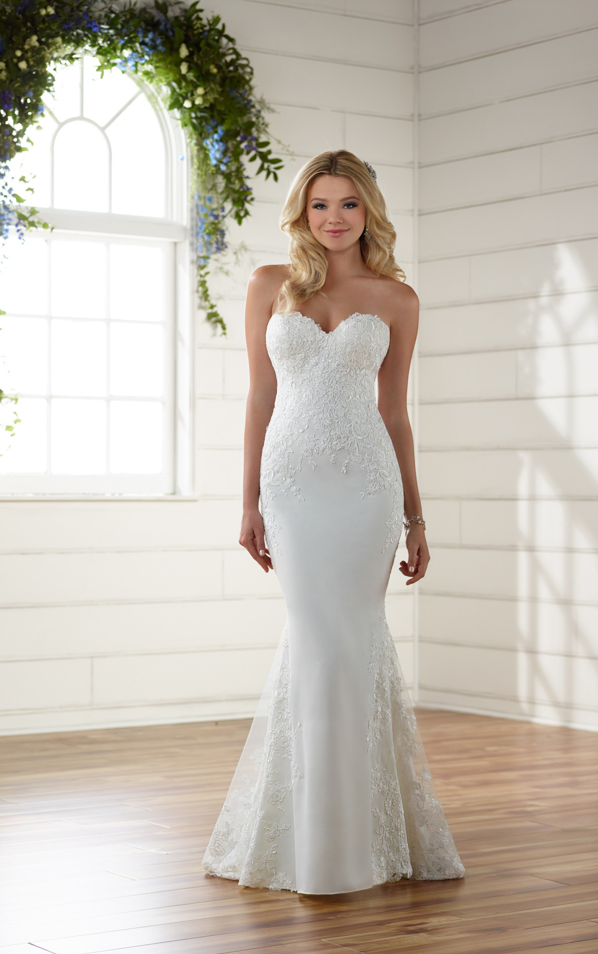 Sexy Wedding Gown
 y Embroidered Lace Wedding Dress