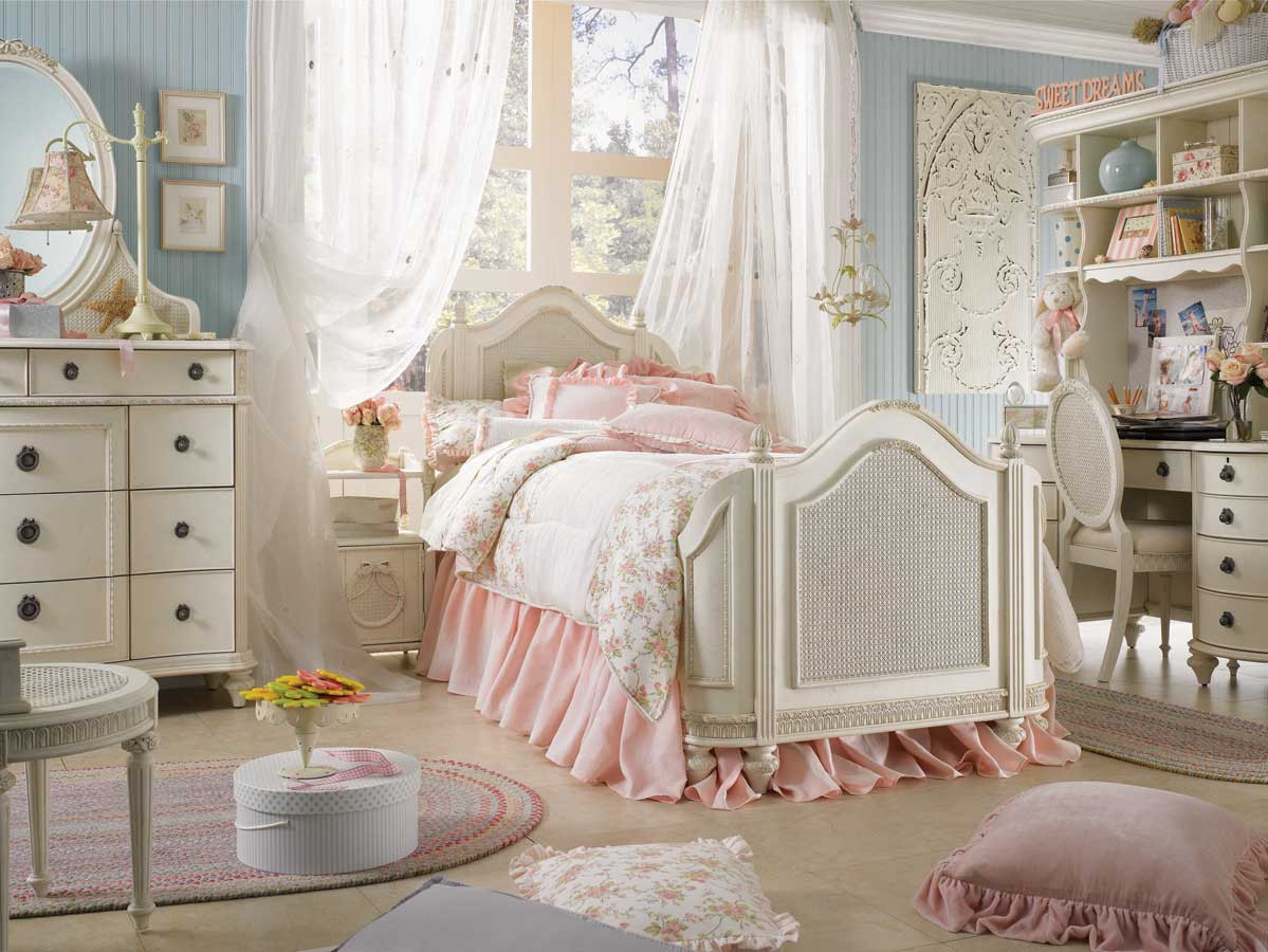 Shabby Chic Bedroom
 discount fabrics lincs How to create a shabby chic bedroom