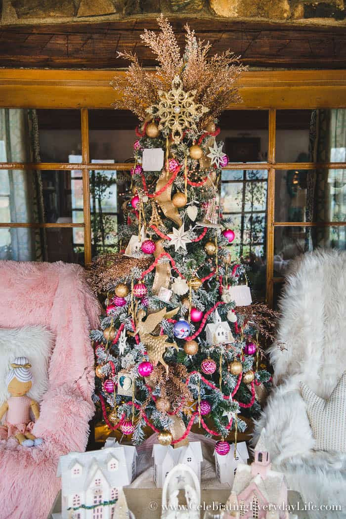 Shabby Chic Christmas Ideas
 How to Make Your Shabby Chic Christmas Tree Spectacular