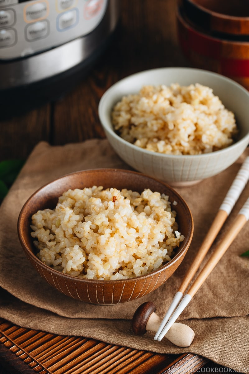 Short Grain Brown Rice In Rice Cooker
 Instant Pot Brown Rice 玄米の炊き方 • Just e Cookbook