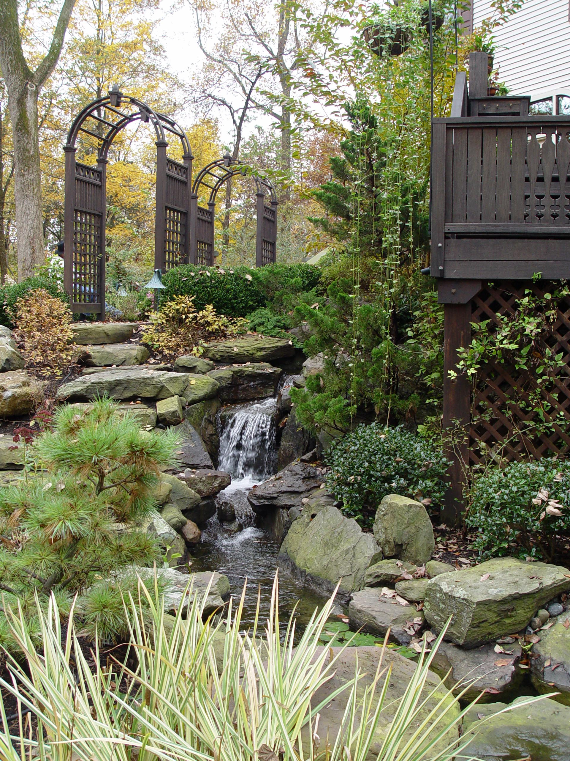 Side Sloped Backyard Landscaping
 8 Landscaping Ideas Worth “Borrowing”