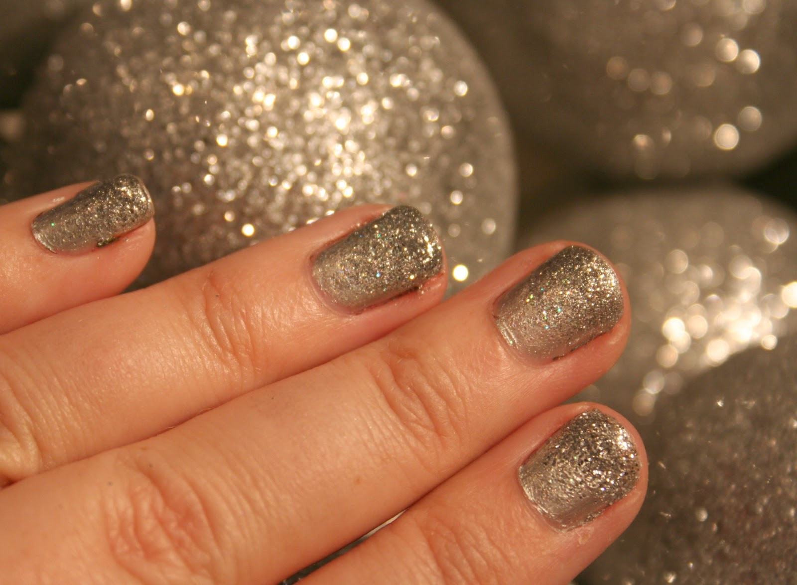 Silver Glitter Ombre Nails
 Elle Sees Beauty Blogger in Atlanta Holiday Party Week