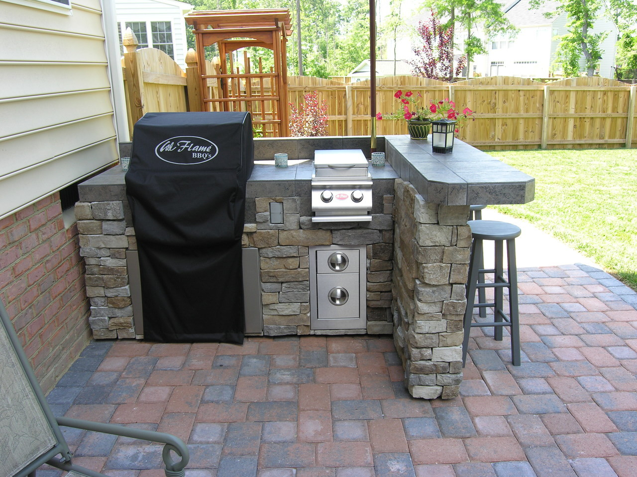 simple and beautiful custom outdoor kitchen Simple Outdoor Kitchen
Simple and Beautiful Custom Outdoor Kitchen