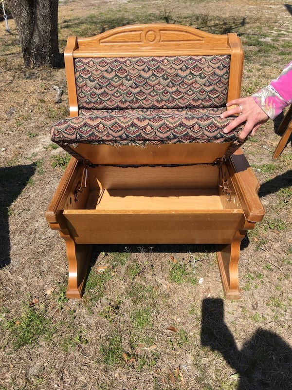 Single Seat Storage Bench
 Used Bench seat single person w storage for sale in