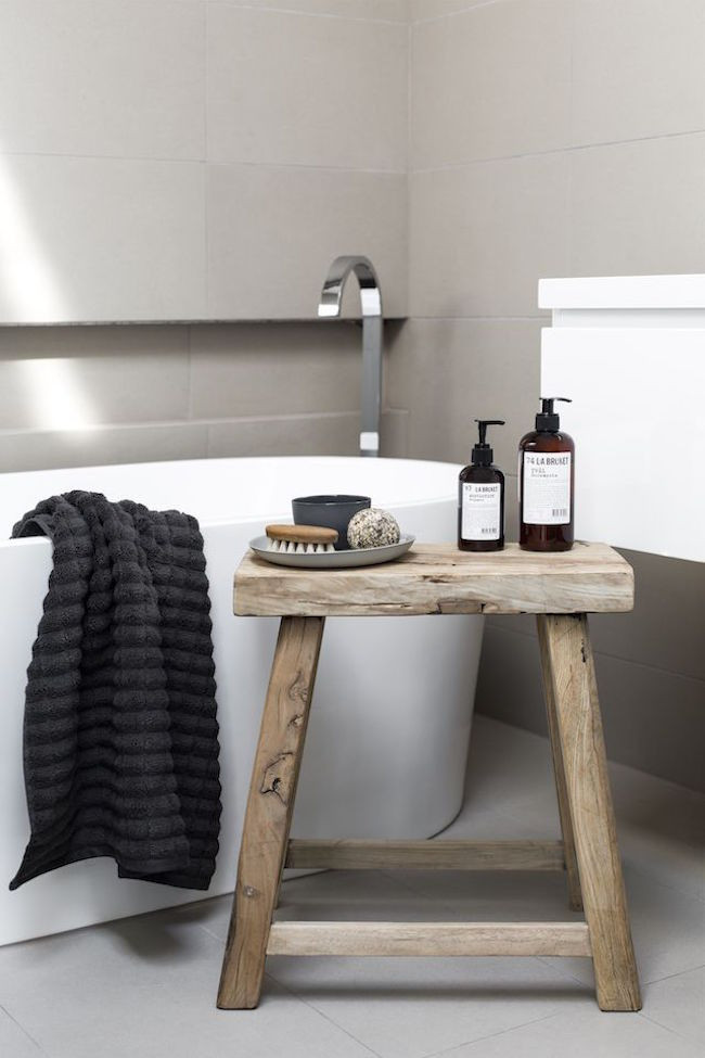 Small Bathroom Chair
 25 Bathroom Bench and Stool Ideas for Serene Seated