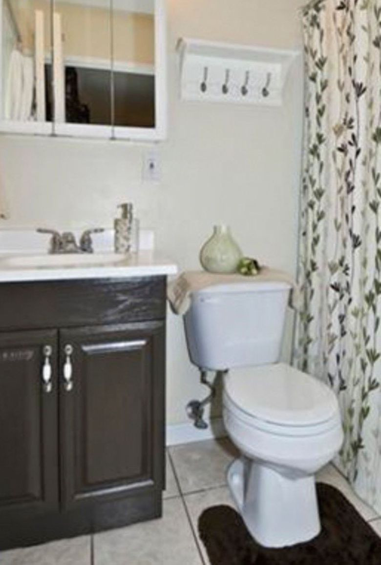 Small Bathroom Makeover
 8 Mind Blowing Small Bathroom Makeovers Before and After