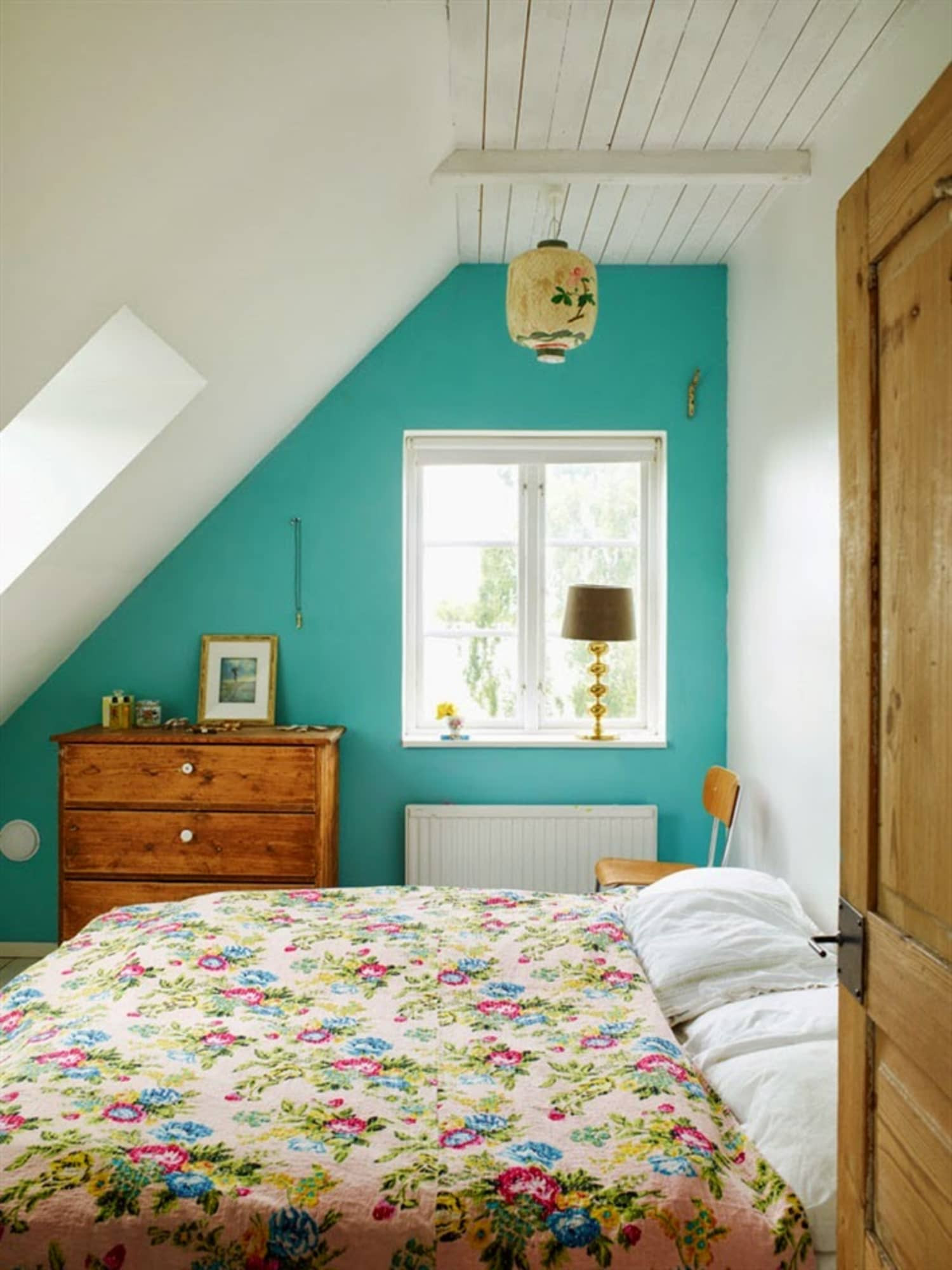 Small Bedroom Paint Ideas Pictures
 Paint Color Ideas That Work in Small Bedrooms